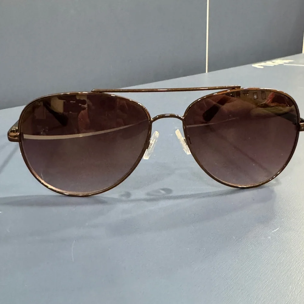 Oscar de la Renta Brown Aviator Sunglasses - Classic Metal Frame in Brown